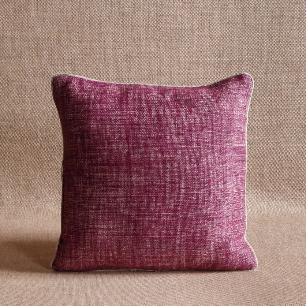 Square Fermoie cushion in Back to the Fuchsia fabric linen