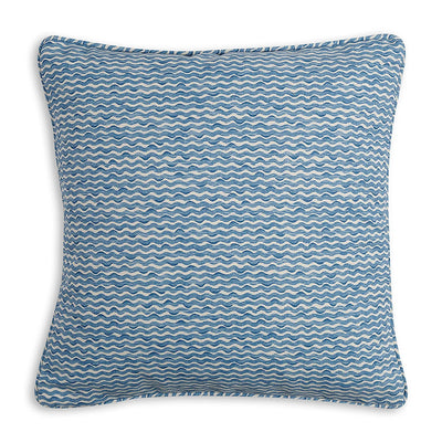 Square Fermoie cushion in Blue Popple fabric made from recycled polyester with a soft, durable texture, suitable for indoor and outdoor use.
