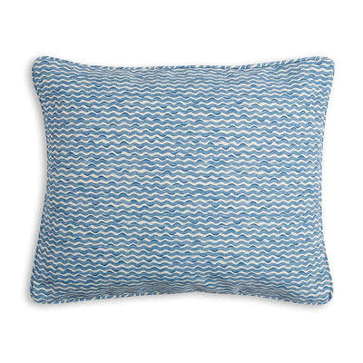 Oblong Fermoie cushion in Blue Popple fabric made from recycled polyester with a soft, durable texture, for indoor and outdoor use.