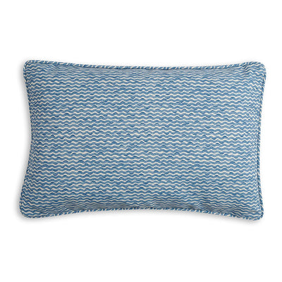 Oblong Fermoie cushion in Blue Popple fabric made from recycled polyester with a soft, durable texture, for indoor and outdoor use.