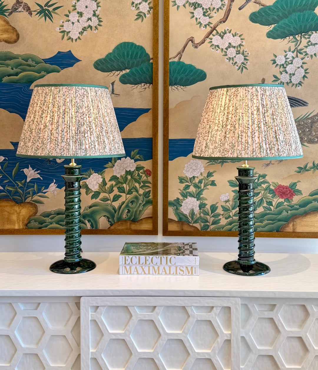 tora　アガベ　パリー　モネモーメント　Monet Moment Penny Morrison Green/Cinnamon Juniper Pleated Lampshade with Green Tri