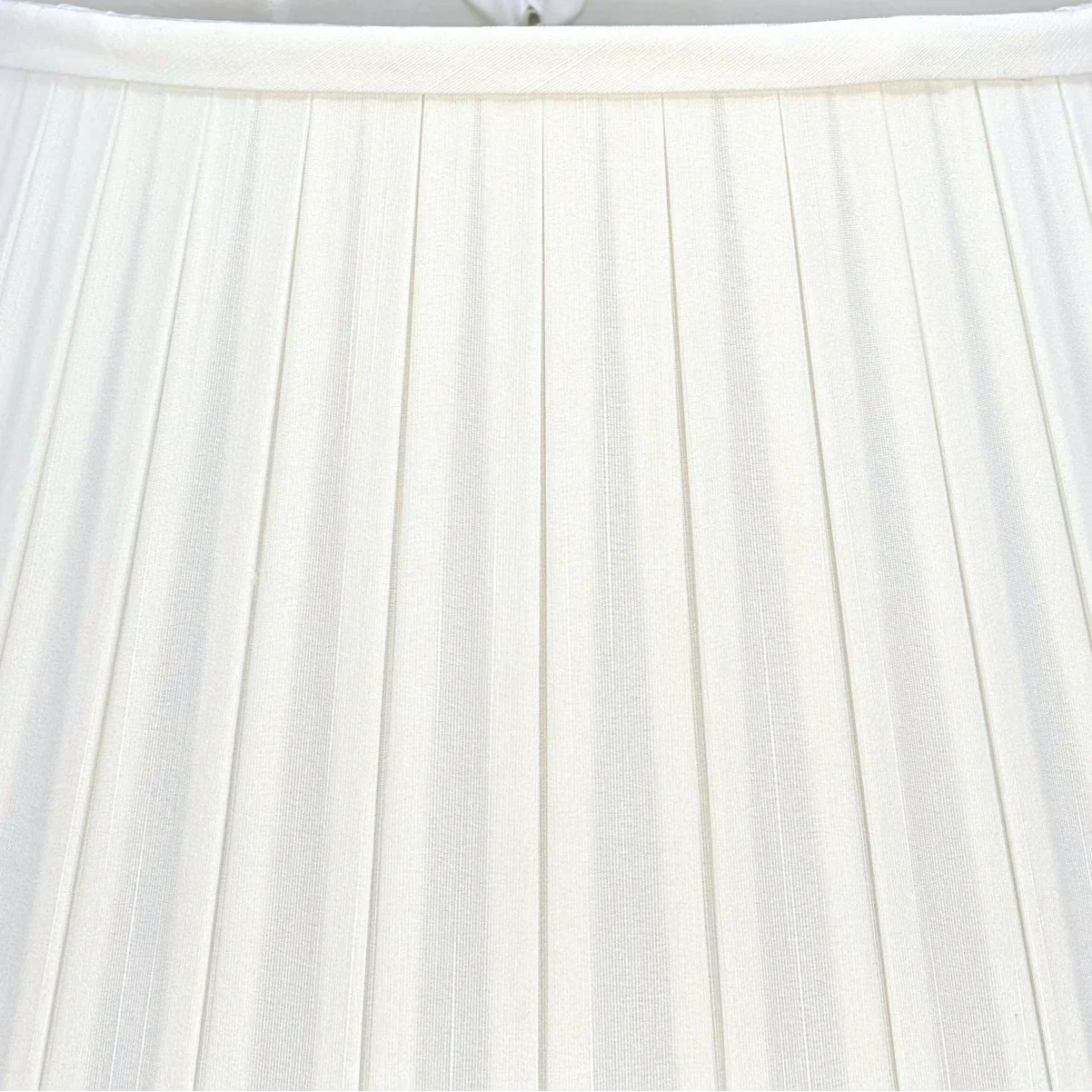 Silk English Box Pleat Lampshade - Off White up close