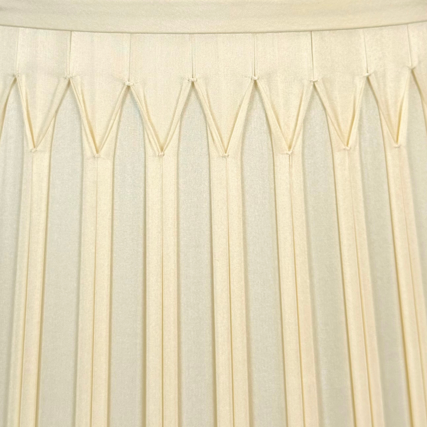 Egg Full Smocked Silk Lampshade up close