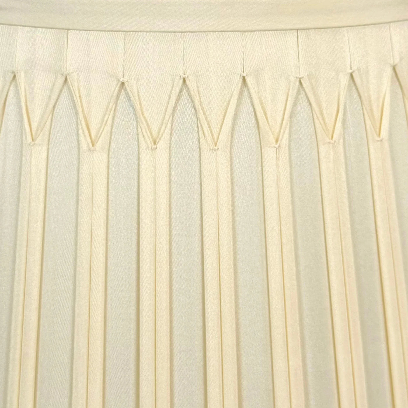 Egg Full Smocked Silk Lampshade up close