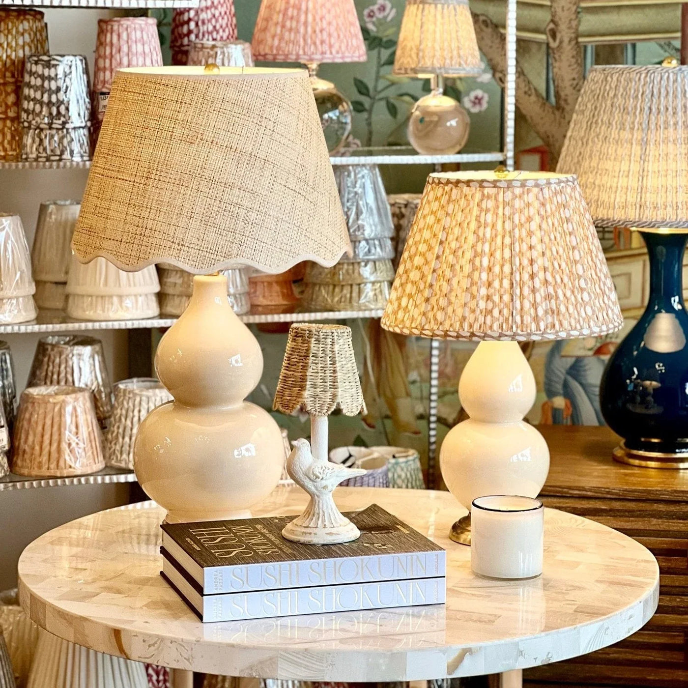 Neutral lamps and lampshades